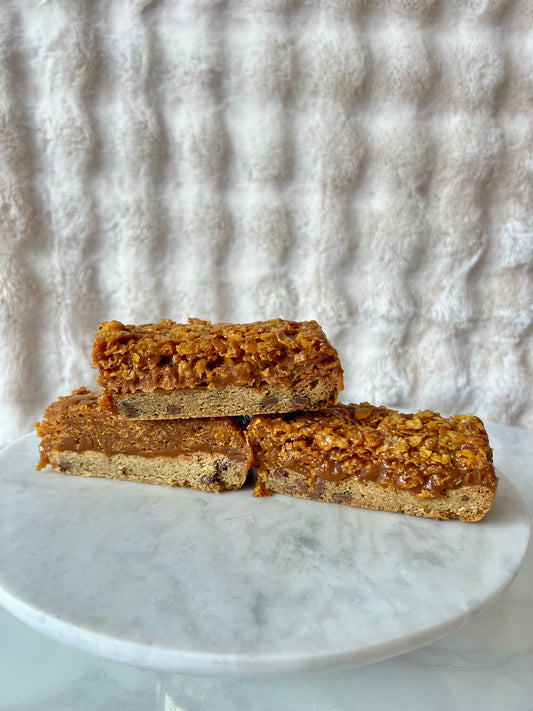 Caramel cornflake cookie bar